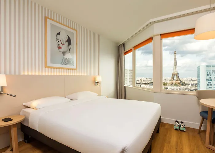 Luxury Hotels in Paris near Rue de Rivoli