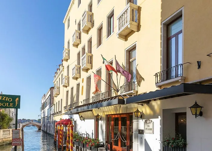 Hoteles de Lujo en Venecia cerca de Iglesia de San Roque