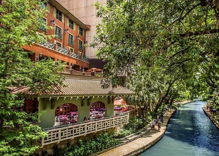 San Antonio Luxury hotels near San Antonio River Walk